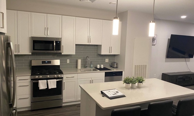Reading Condo | Cozy 1-bedroom Condo in Downtown Reading, MA