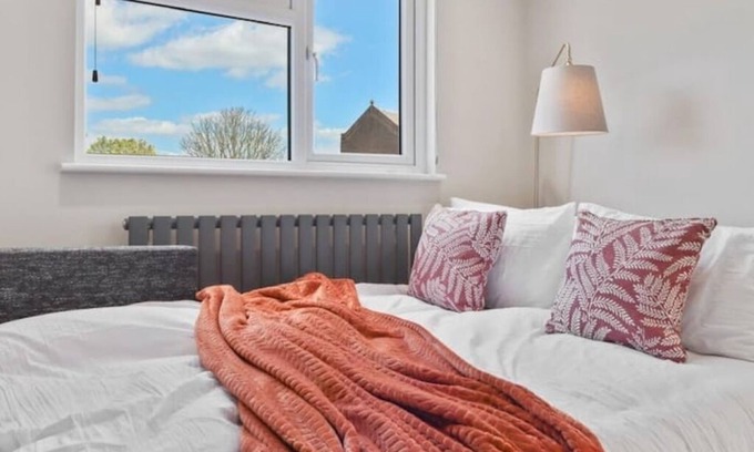 Tokyngton Apartment | Cozy 1-Bedroom Escape Near Stadium – Harrow Bliss