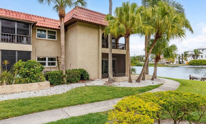 Safety Harbor Condo | Cozy 1-bedroom furnished condo with WiFi, AC in tranquil Safety Harbor