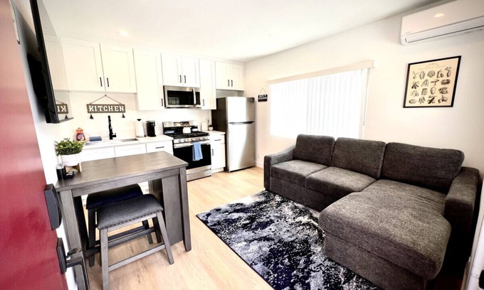 Burbank Apartment | Cozy 1-Bedroom Haven in Beautiful Burbank, near Disney, Warner Bros & Hollywood Attractions