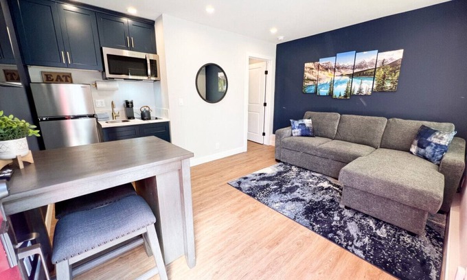Burbank Apartment | Cozy 1 Bedroom in the heart of Burbank near Disney and Warner Brothers (near Equestrian Center)