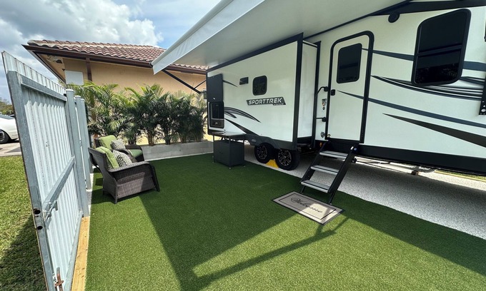 Homestead House | Cozy 1-bedroom mobile home in welcoming Homestead with WiFi, AC and a terrace