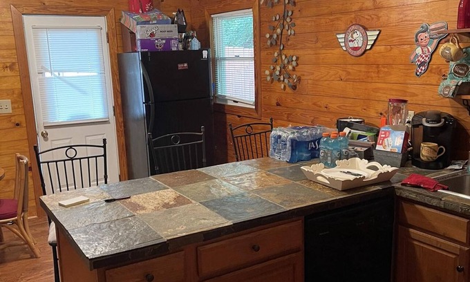 Cartersville Cabin | Cozy 1 Bedroom, one sofa bed Cottage House n10 min from Lake Pointe Sports Ctrn