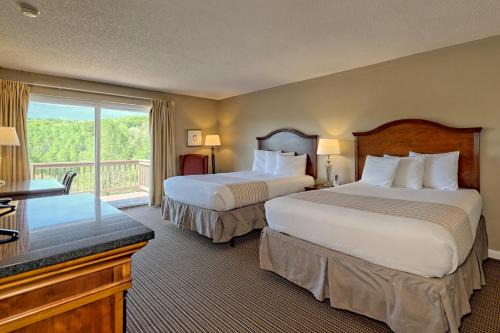 Clayton House | Cozy 1-Bedroom Retreat in Clayton GA with Two Queen Beds- KW 205