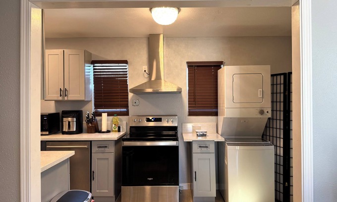 Hanford Apartment | Cozy 1-Bedroom Retreat with In-Unit Laundry