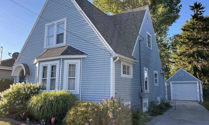 Two Rivers Apartment | Cozy 1 Bedroom Upstairs Rental Apartment in Two Rivers