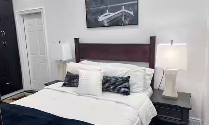 Brampton Apartment | Cozy 1-bedroom with WiFi and AC in charming private location