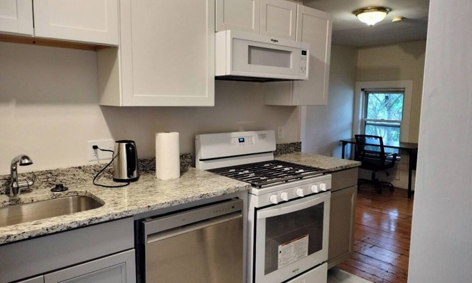 Prospect Hill Apartment | Cozy 1-BR apartment in lovely Somerville