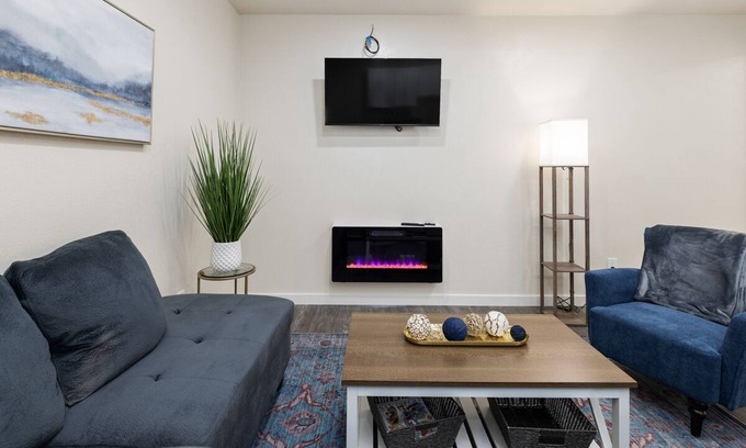 Point Loma Heights Apartment | Cozy 1 BR Aptnnear beach.ocean breeze.brand new washer/dryer stove, parking.
