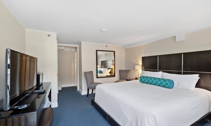 Falmouth Heights Apartment | Cozy 1 King Bed Stay Above Bar & Nightlife Fun