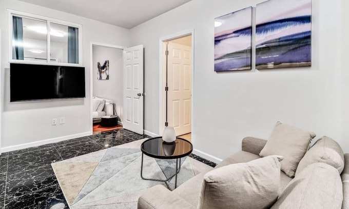 Chinatown Apartment | Cozy 1BD steps away from Convention Center
