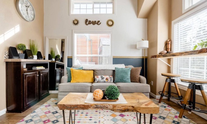 Woodland Park House | Cozy 1BR Chalet | Pikes Peak, Grill & Relaxing Patio