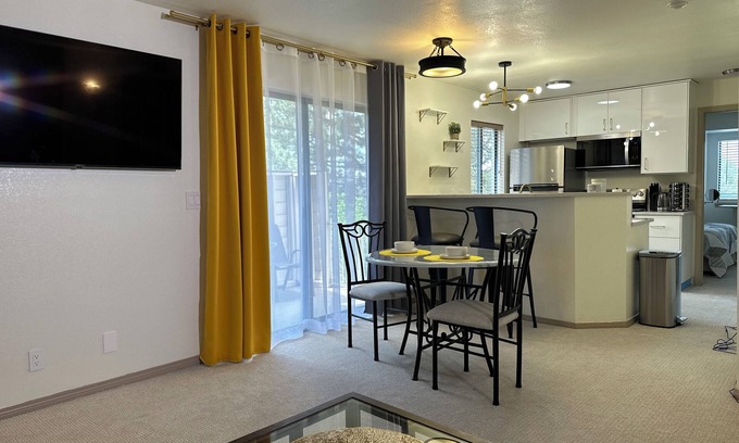 Greenwood Village Condo | Cozy 1st Floor 1b/1b I Standing Desk I Free Parking I Private Patio I No Stairs