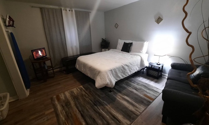 Wilmington Apartment | Cozy 1st flr apt near downtown riverfront