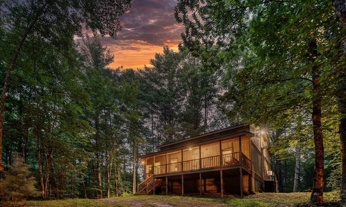 Ellijay Cabin | Cozy 2/2 Cabin - Hot Tub, Pet friendly, Close to Cohutta Forest & Carter Lake