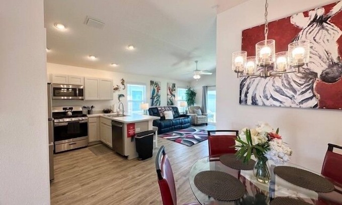 Wildwood House | Cozy 2/2 in The Village of DeLuna