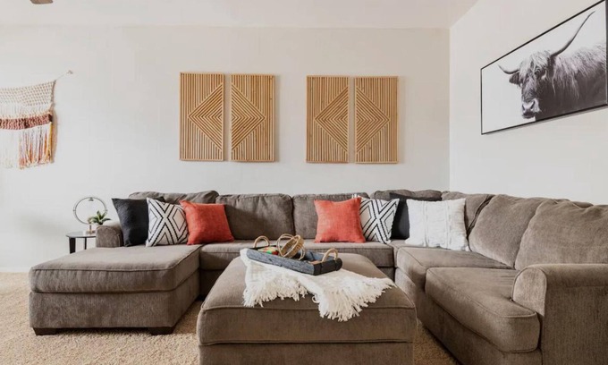 Central Colorado Springs House | COZY 2/2 TOWNHOME, 6 MILES FROM DOWNTOWN COLORADO SPRINGS