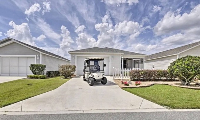 Fernandina House | Cozy 2/2 vacation home 10 min from Brownwood and Lake Sumter Town SqnGolf Cart