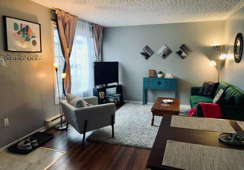 North End Apartment | Cozy 2-BDRM, Mid Floor, Backyard
