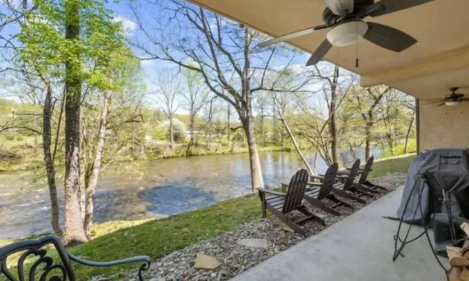 Townsend Condo | Cozy 2-bed/2bath riverfront condo in amazing Townsend with WiFi, AC