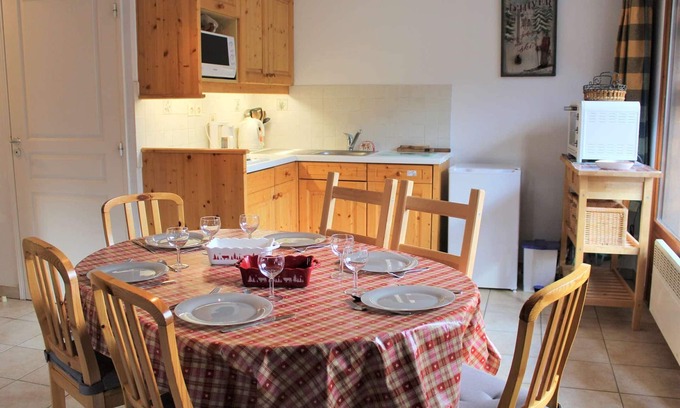 Les Claux Apartment | Cozy 2-Bed Apartment with Balcony, 100m from Slopes and Shops in Vars Les Claux