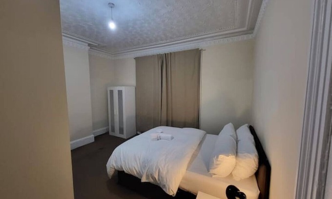 Newcastle-upon-Tyne Apartment | Cozy 2 Bedroom Flat | Both rooms are ensuite