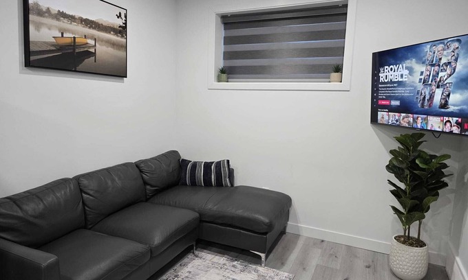 Southwest Edmonton House | Cozy 2-Bed Guest Suite in Southwest Edmonton |Wi-Fi | Netflix