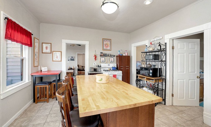 Oshkosh Apartment | Cozy 2 Bed in Oshkosh