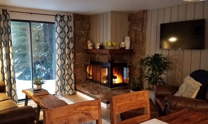 Winter Park Condo | Cozy 2-bed|Minutes from Resort|Pool & Hot Tub