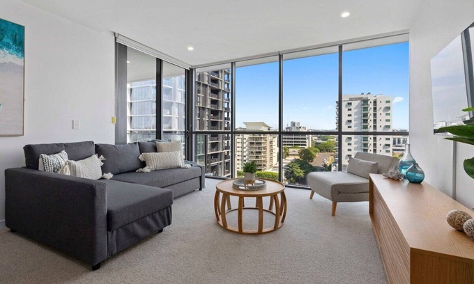Milton Apartment | Cozy 2 bed Retreat Milton - Pool, Walk to SStadium