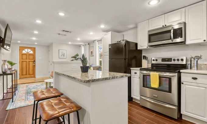Mid City South House | Cozy 2-Bed Retreat with a Spacious Yard!
