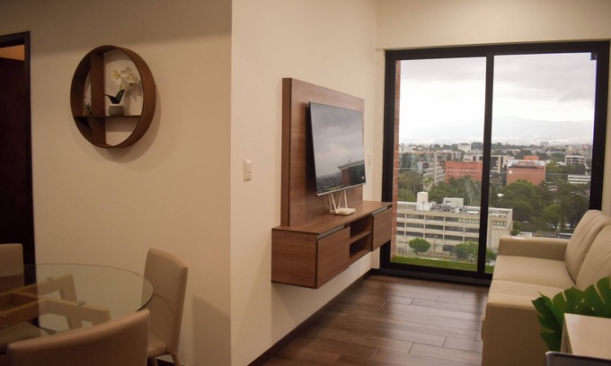 Zona 10 Apartment | Cozy 2-bedroom apartment with WiFi, fitness room in pleasant Ciudad de Guatemala