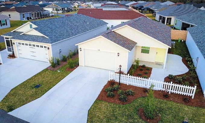 Lady Lake House | Cozy 2 bedroom 1 bath villa with a sun patio.
