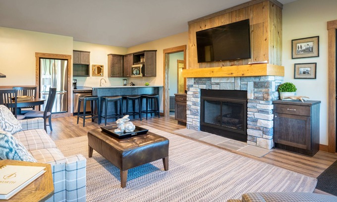 Harbor Springs Cottage | Cozy 2 Bedroom-2 Bath Cottage Near Ski Resorts! Stay at True North Golf Club