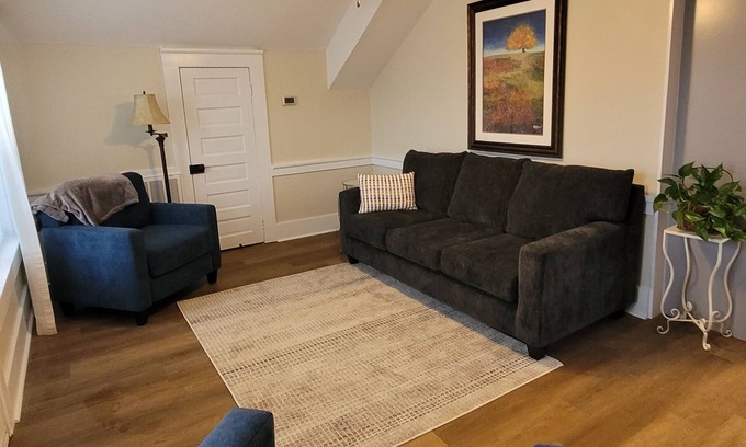 West Jefferson Apartment | Cozy 2-bedroom apartment in lovely West Jefferson