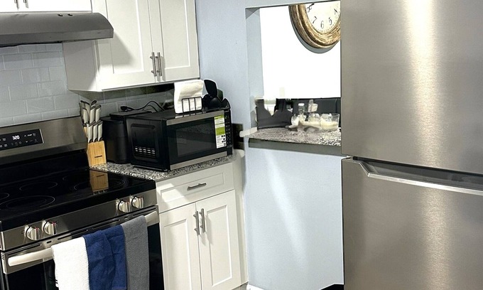 Stone Mountain Apartment | Cozy 2-bedroom apartment with WiFi, AC in tranquil Stone Mountain