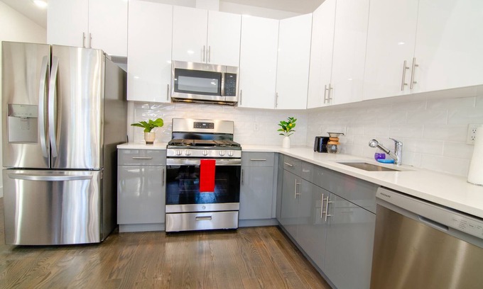Greenville Apartment | Cozy 2-bedroom apartment in charming Jersey City with WiFi, AC