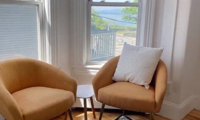Burlington Apartment | Cozy 2 Bedroom Apartment Overlooking Park
