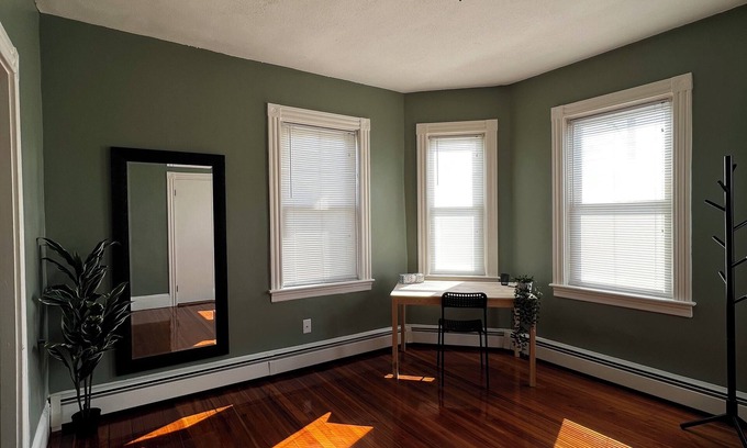 Wanskuck Apartment | Cozy 2-bedroom apartment Providence with WiFi, AC
