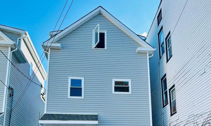 Newark Apartment | Cozy 2-bedroom apartment with WiFi, AC in Irvington