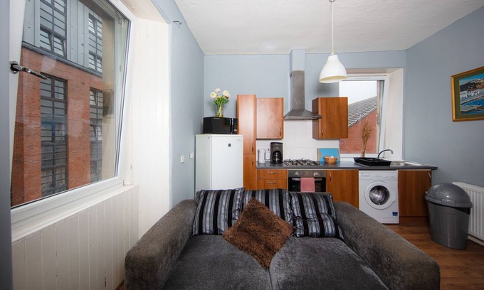 Leith Apartment | Cozy 2 bedroom apartment by the Water of Leith