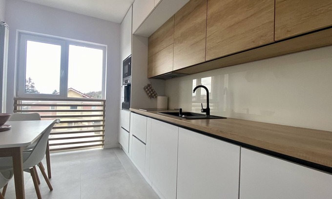 Oradea Apartment | Cozy 2-bedroom apartment in adorable Oradea with WiFi, AC and free Parking