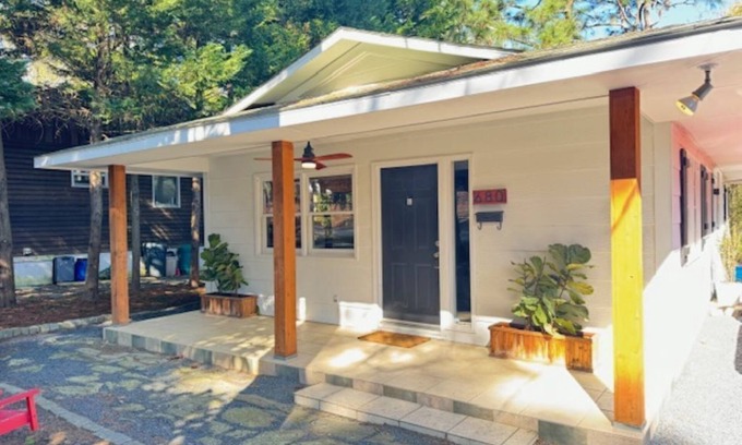 Southern Pines House | Cozy 2-bedroom bungalow with WiFi, AC in welcoming Southern Pines