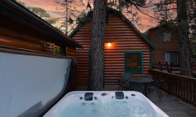 Sugarloaf Cabin | Cozy 2-bedroom Cabin in Big Bear, 10 Minutes from Lake & Downtown