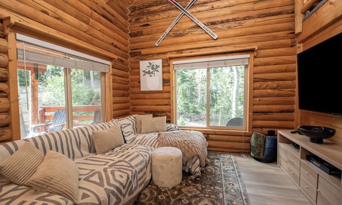 Steam Engine Meadows Cabin | Cozy 2-bedroom cabin in tranquil Brian Head