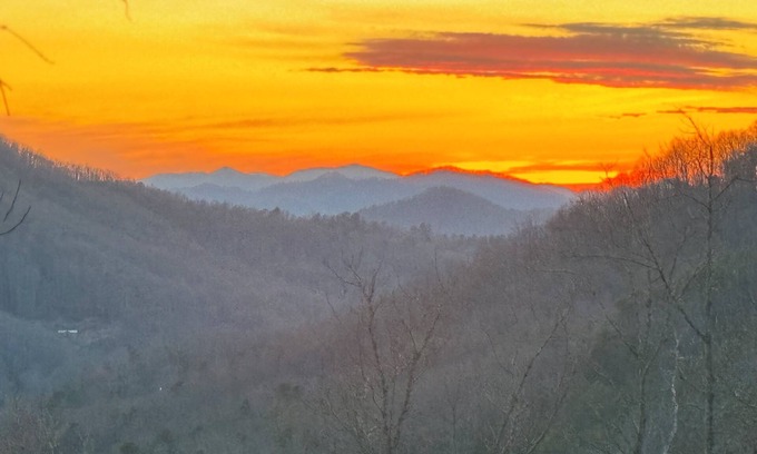 Bryson City Cabin | Cozy 2-bedroom cabin w/Mountain Views!