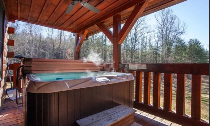 Whittier Cabin | Cozy 2-bedroom cabin with hot tub! Near National Park, Casino