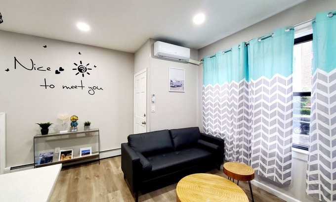 Queens House | Cozy 2 bedroom close to everything