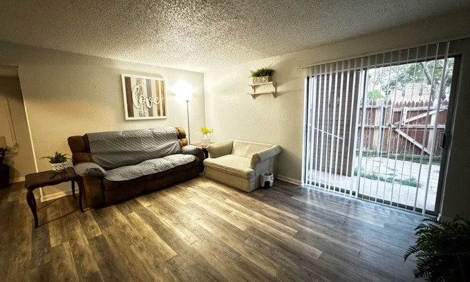 Midland Condo | Cozy 2-bedroom condo in Midland. Right by the mall , restaurants, and stores!