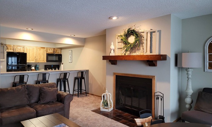 Bellaire Condo | Cozy 2-Bedroom Condo, Stunning Golf Course Views – Perfect for Families & Groups